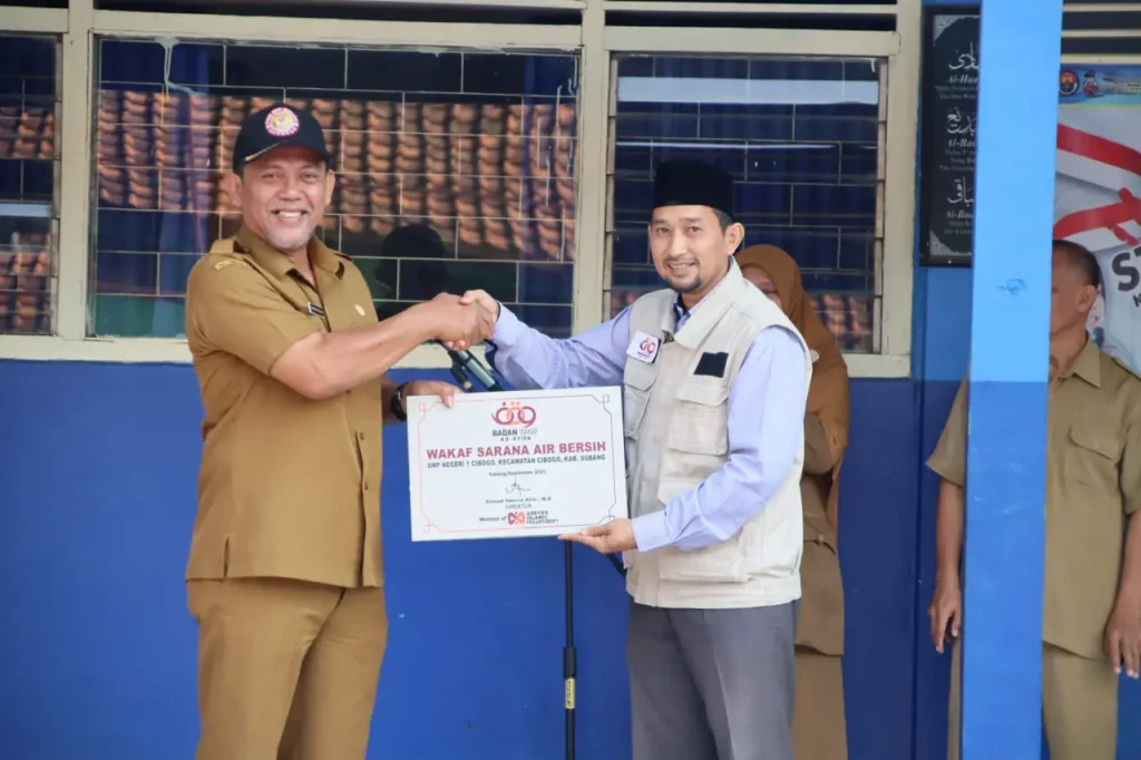 BAWA Salurkan Wakaf Sarana Air Bersih untuk SMPN 1 Cibogo Subang