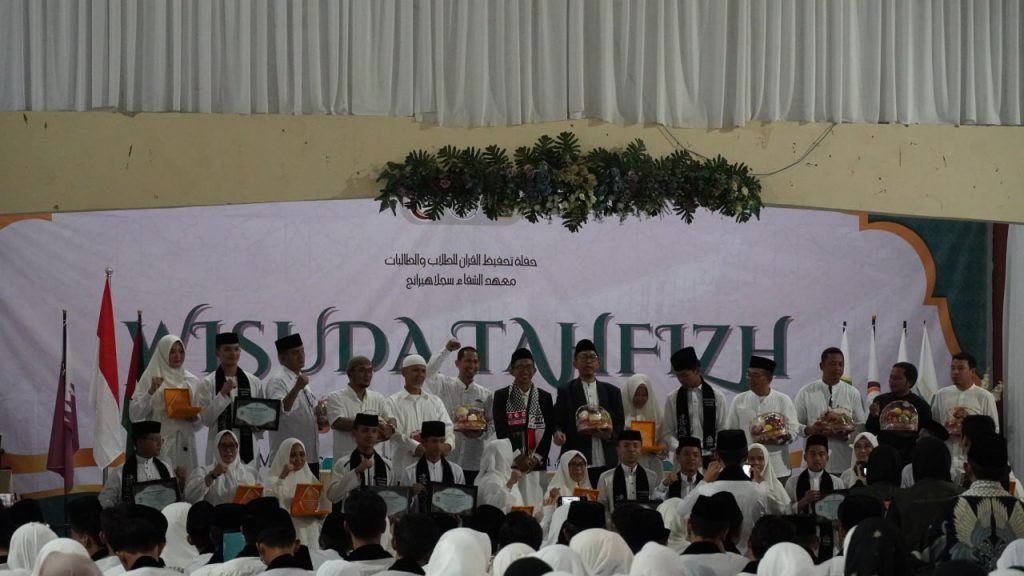 Badan Wakaf Assyifa dan LAZ Assyifa Peduli Berikan Reward kepada Wisudawan Tahfizh