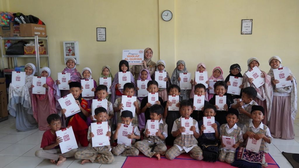 Hari Santri, Badan Wakaf Assyifa Salurkan 555 Mushaf Qur’an Hari Santri, Badan Wakaf Assyifa Salurkan 555 Mushaf Qur’an