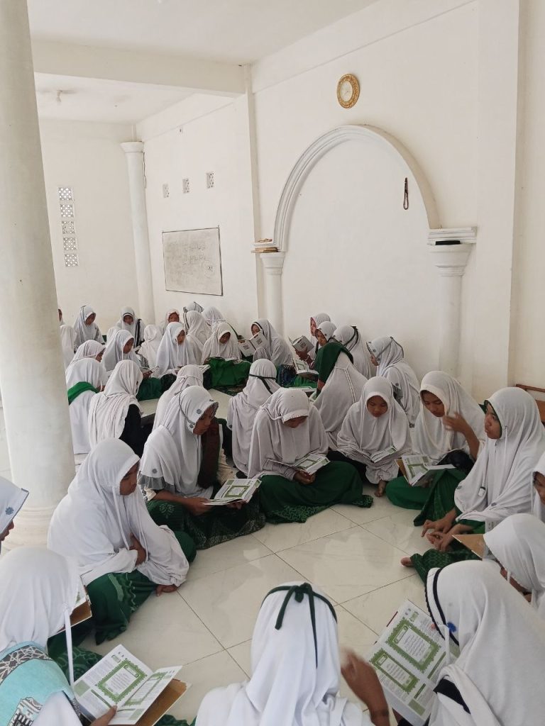 Sama tapi Beda! Begini Aturan Wakaf Uang dan Melalui Uang Sama tapi Beda! Begini Aturan Wakaf Uang dan Melalui Uang